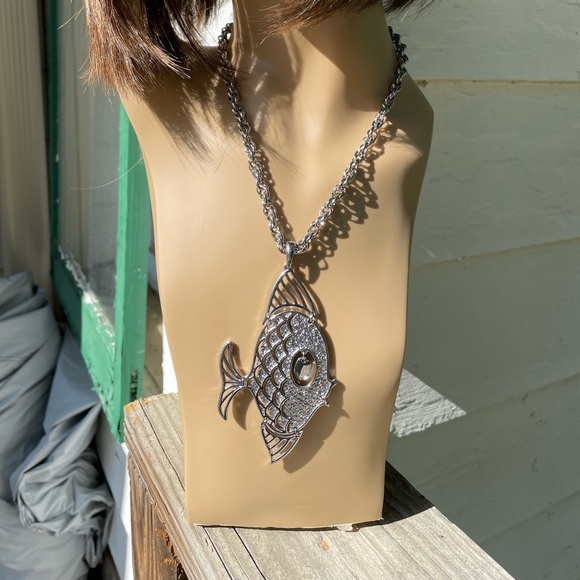 Vintage Articulated Fish Pendent Fins & Eye Move 18” Chain Fashion Jewelry - Picture 8 of 10